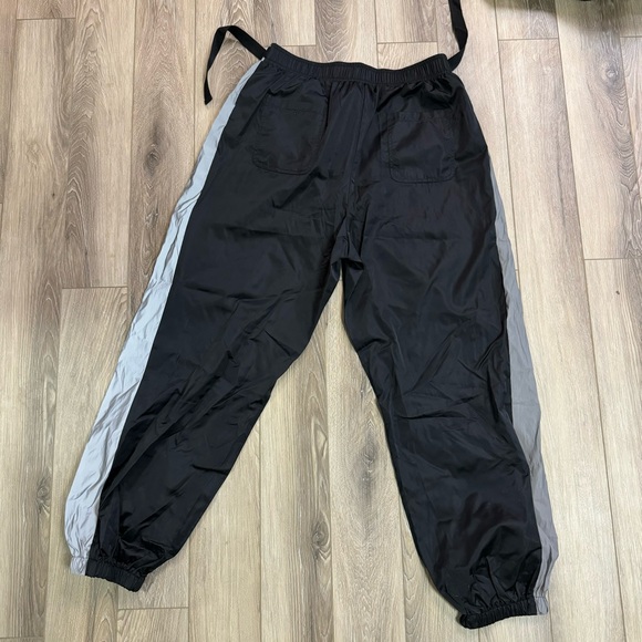 🦄 iHeartRaves Reflective Cargo Joggers - Picture 10 of 11